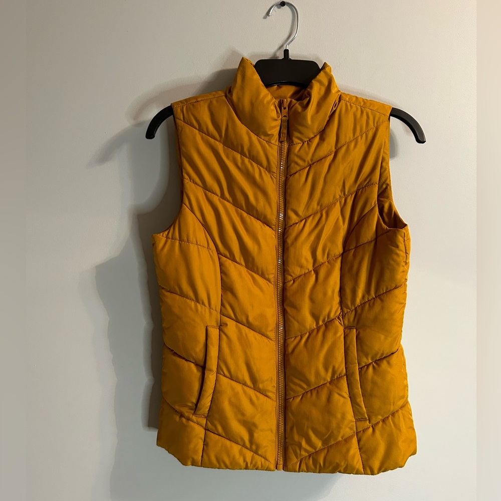 Women’s extra small yellow vest. Aeropostale.